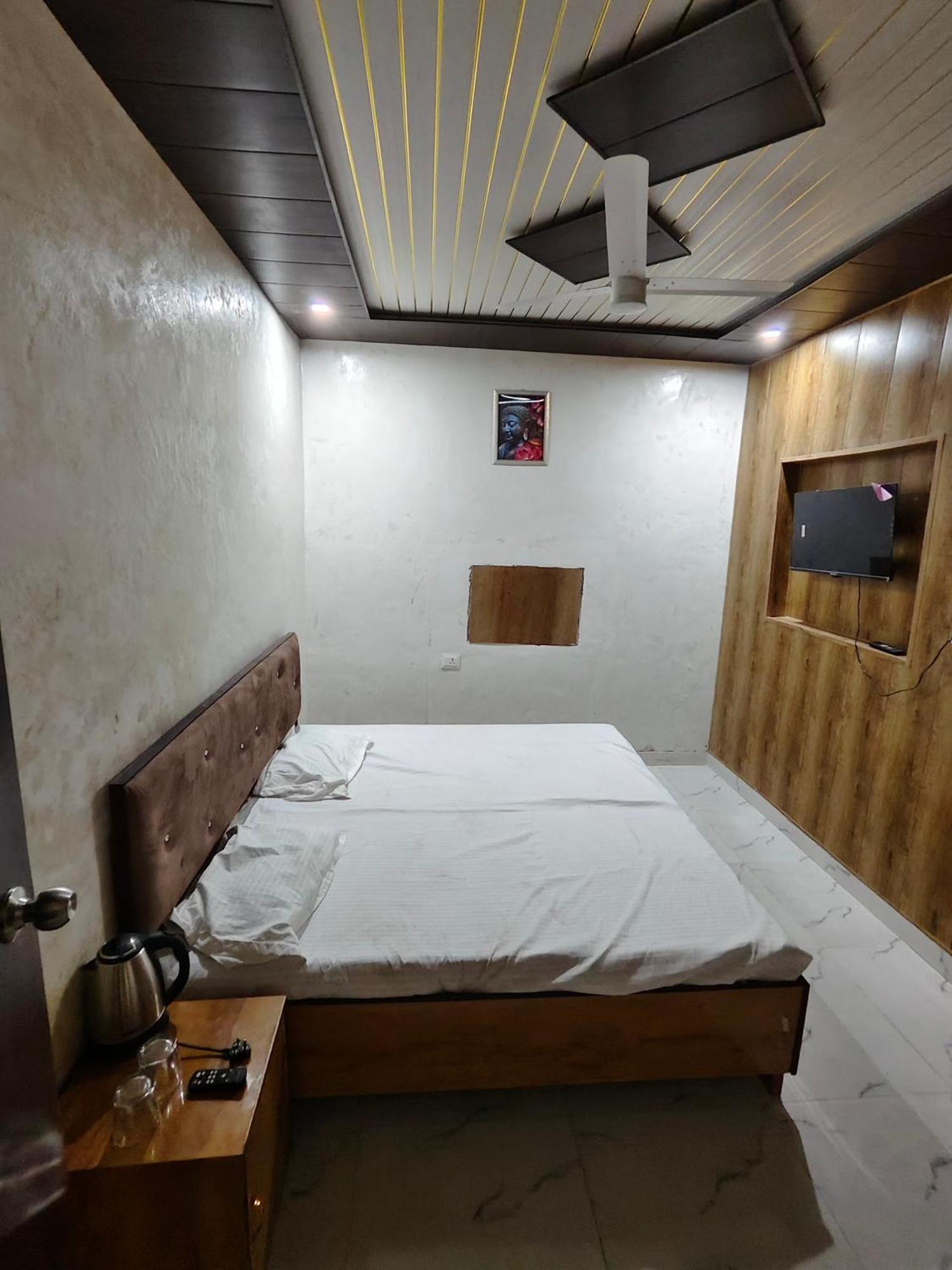 Anjani Garden Hotel And Restaurant Jhusi ภายนอก รูปภาพ