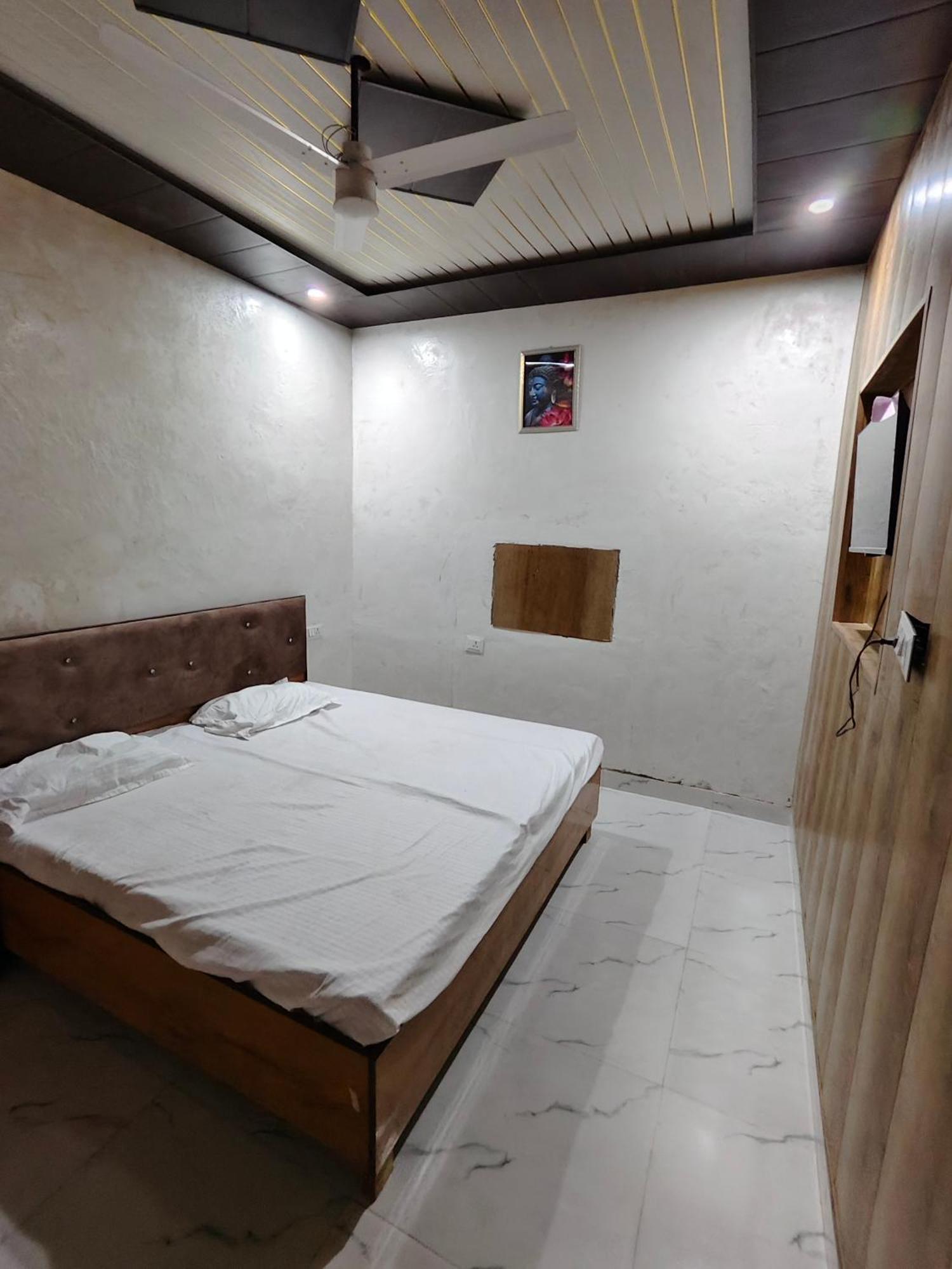 Anjani Garden Hotel And Restaurant Jhusi ภายนอก รูปภาพ